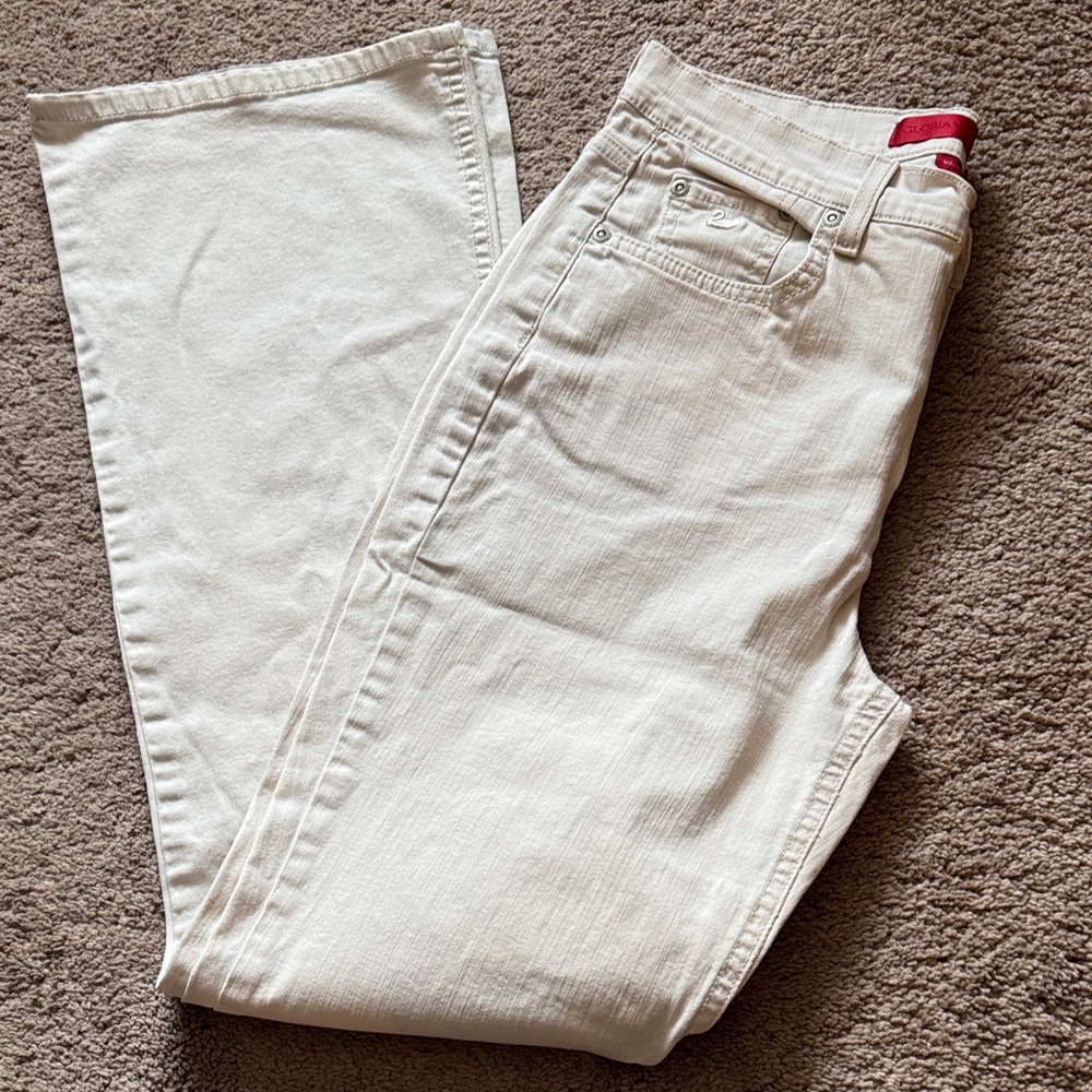 Gloria Vanderbilt Women Cream Slim Boot Leg Jeans. Size 32